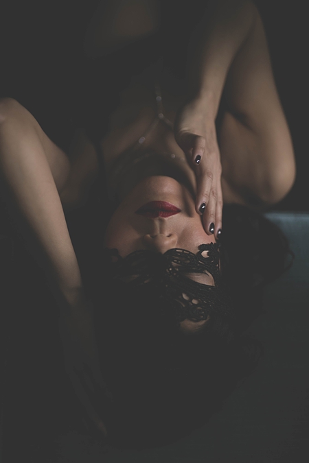 birthday-boudoir-photo-deas-mask